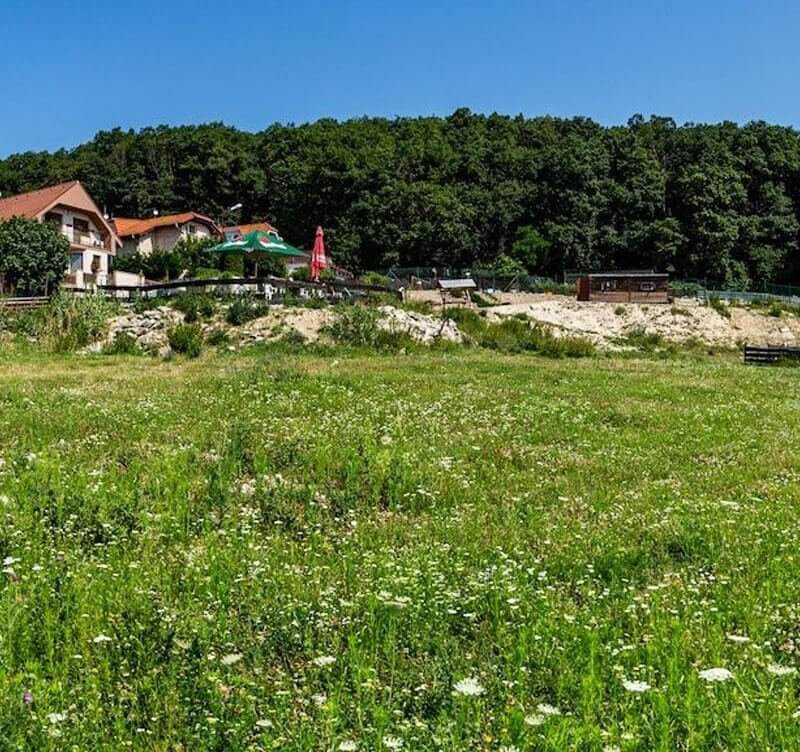 Vily Koliba,projekt,Unikátne riešenie,pre náročných,vily Bratislava,rezort,Trojica objektov,domy,luxusné bývanie,maximálne súkromie,privátne vonkajšie plochy,dohodnúť obhliadku,zenith,všetky výhody,mestske vily koliba,LUSSUOSA - www.vilykoliba.sk,vírivka,panoráma Bratislavy,výhľad na mesto,kamzík,bývanie v prírode,YEME potraviny,OD Slimak,Billa,OD Polus,Central,Tesco Express