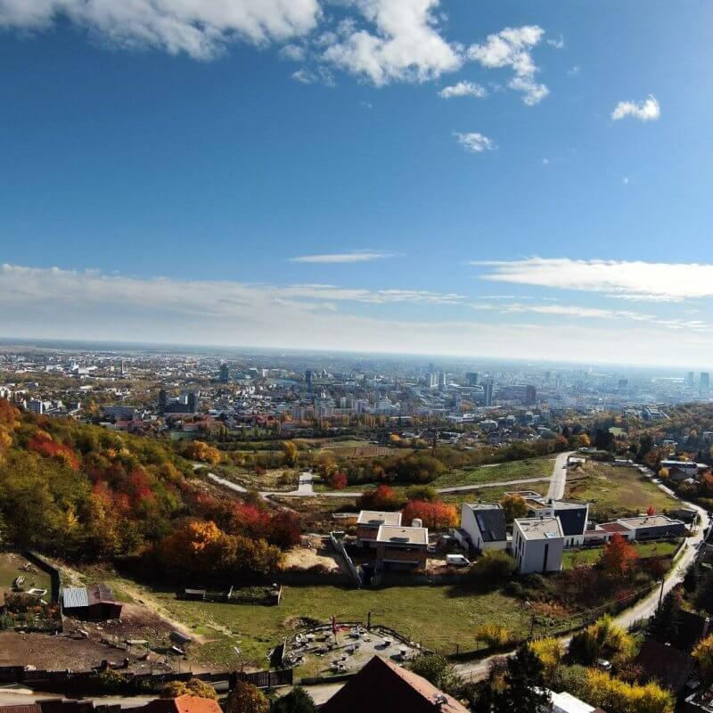 Vily Koliba,projekt,Unikátne riešenie,pre náročných,vily Bratislava,rezort,Trojica objektov,domy,luxusné bývanie,maximálne súkromie,privátne vonkajšie plochy,dohodnúť obhliadku,zenith,všetky výhody,mestske vily koliba,LUSSUOSA - www.vilykoliba.sk,vírivka,panoráma Bratislavy,výhľad na mesto,kamzík,bývanie v prírode,YEME potraviny,OD Slimak,Billa,OD Polus,Central,Tesco Express
