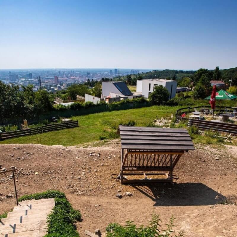 Vily Koliba,projekt,Unikátne riešenie,pre náročných,vily Bratislava,rezort,Trojica objektov,domy,luxusné bývanie,maximálne súkromie,privátne vonkajšie plochy,dohodnúť obhliadku,zenith,všetky výhody,mestske vily koliba,LUSSUOSA - www.vilykoliba.sk,vírivka,panoráma Bratislavy,výhľad na mesto,kamzík,bývanie v prírode,YEME potraviny,OD Slimak,Billa,OD Polus,Central,Tesco Express