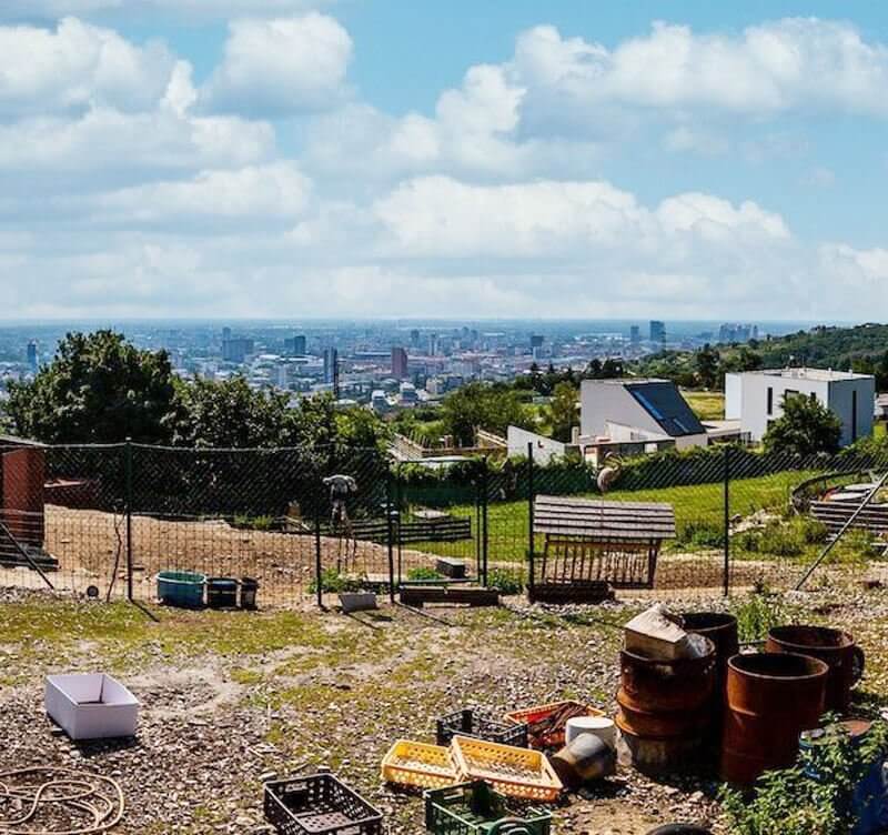 Vily Koliba,projekt,Unikátne riešenie,pre náročných,vily Bratislava,rezort,Trojica objektov,domy,luxusné bývanie,maximálne súkromie,privátne vonkajšie plochy,dohodnúť obhliadku,zenith,všetky výhody,mestske vily koliba,LUSSUOSA - www.vilykoliba.sk,vírivka,panoráma Bratislavy,výhľad na mesto,kamzík,bývanie v prírode,YEME potraviny,OD Slimak,Billa,OD Polus,Central,Tesco Express
